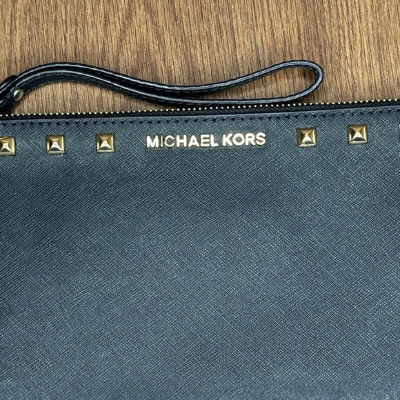 🔥🔥🔥Michael Kors Black Clutch with Gold Accents🔥🔥🔥 - Picture 2 of 9